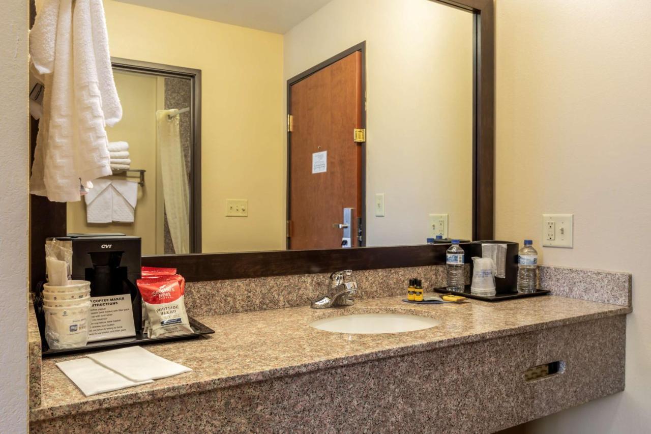 Best Western Plus Red River Inn Clarendon Экстерьер фото