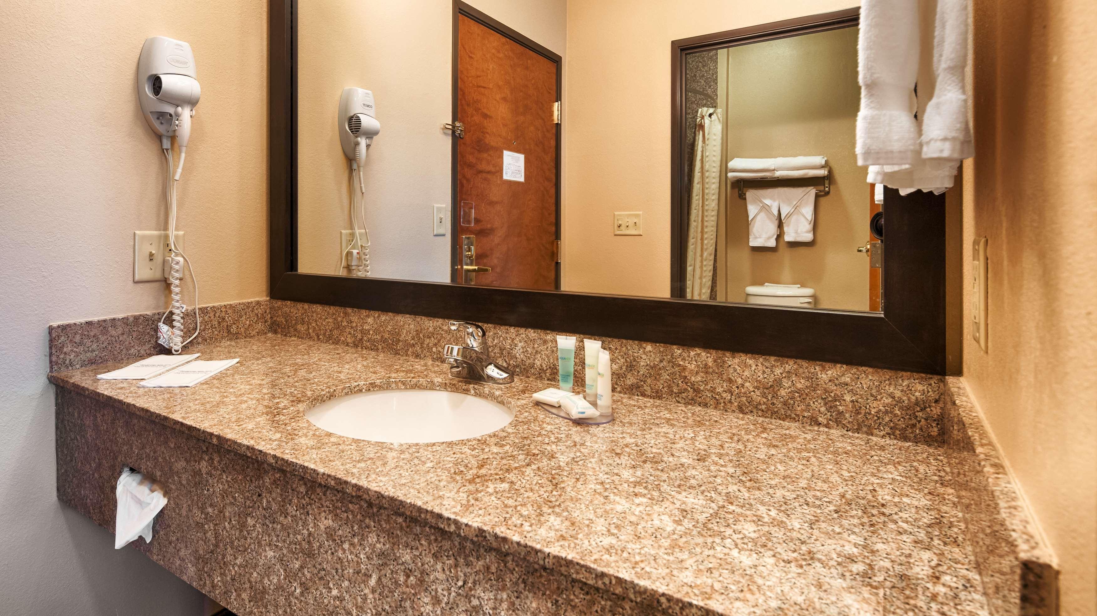 Best Western Plus Red River Inn Clarendon Экстерьер фото