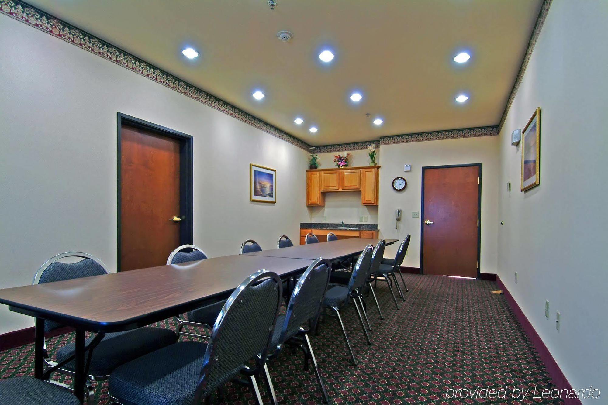 Best Western Plus Red River Inn Clarendon Удобства фото