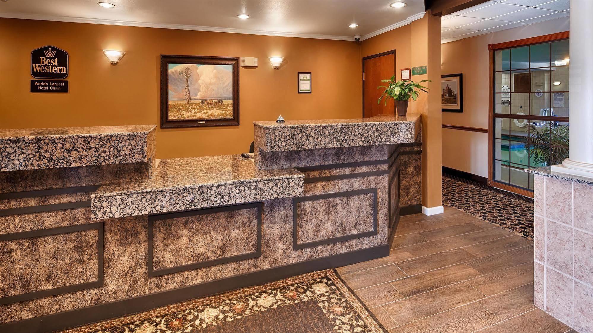 Best Western Plus Red River Inn Clarendon Экстерьер фото